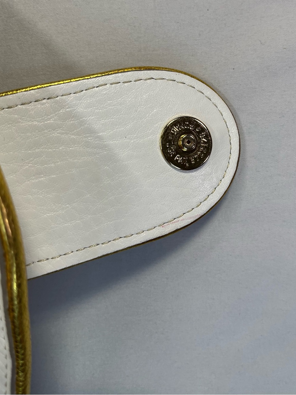 RARE Vintage White Dooney & Bourke Hayden Clutch Purse Pebbled Leather Gold Lion - Picture 5 of 12